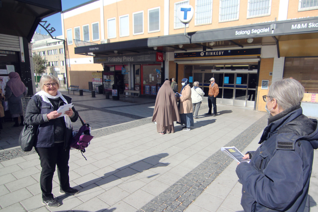Flygbladsutdelning mot marknadshyra i Rinkeby